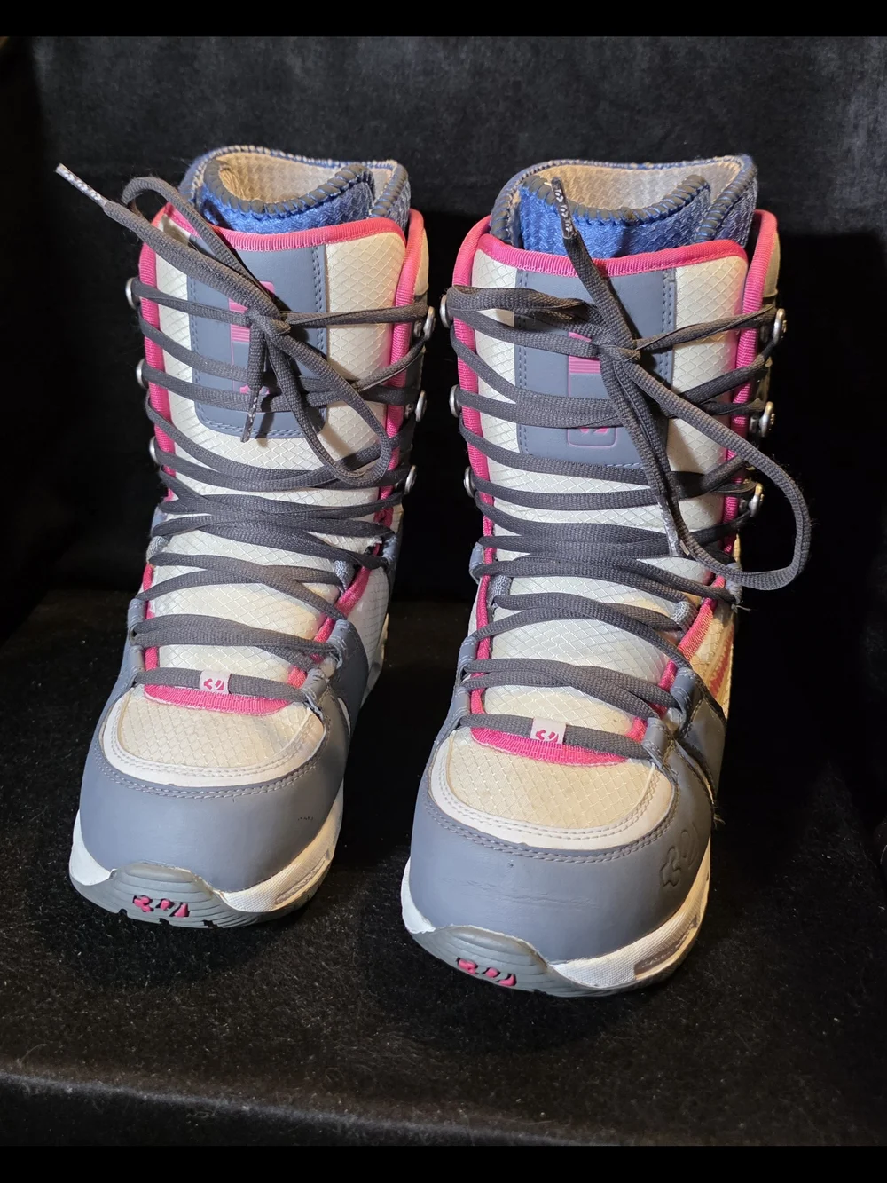 32 Womens Grey & Pink Snowboard Boots Size 8.5